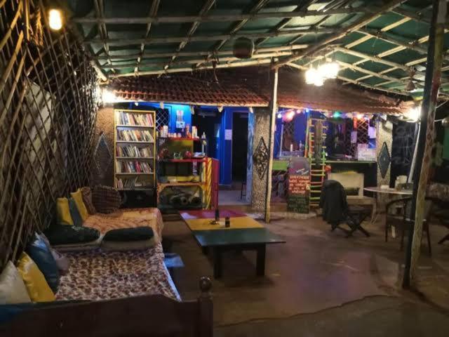 Hippie Hostel Or Goamazing Hostel 安君纳 外观 照片